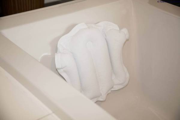 Affordable mobility incontinence pad disposal system, easy and hygienic waste management.