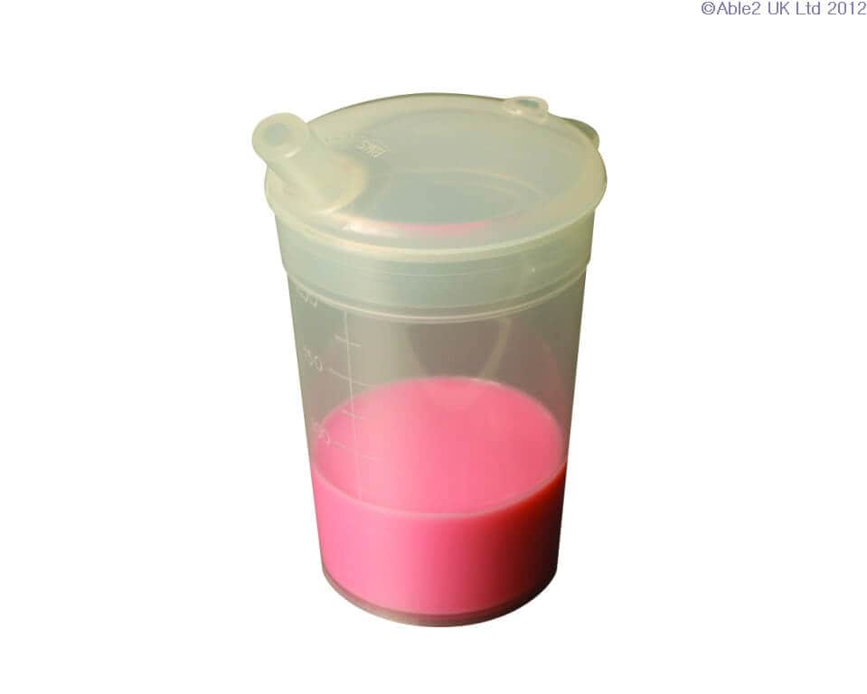 Pink silicone travel cup with lid, ideal for mobility and outdoor use.